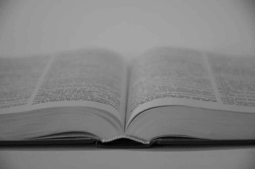 「タランタランタラン~鳴り響く音にのせて~」の原作小説を読んでいるイメージの画像